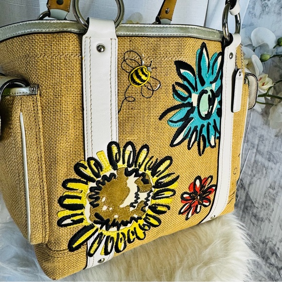 Coach Floral straw Tote Bag with matching wristlet - collectors piece - ENC - Picture 5 of 14